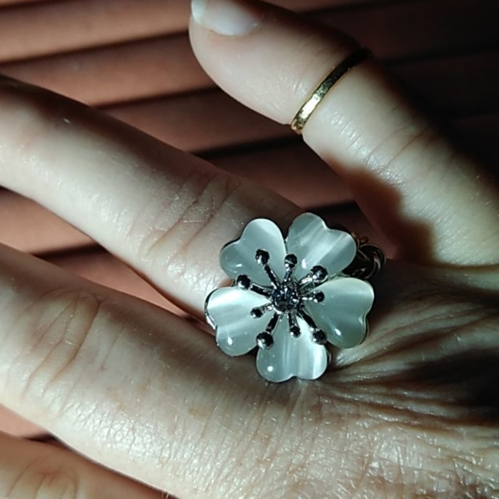Ring - Picture 3 of 4